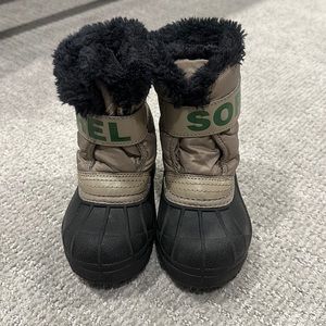Sorel snow boots- toddler size 9.